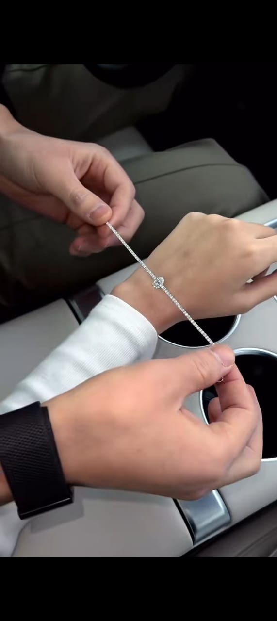 Sparkle Heart Link Bracelet - Signature Edition 💖