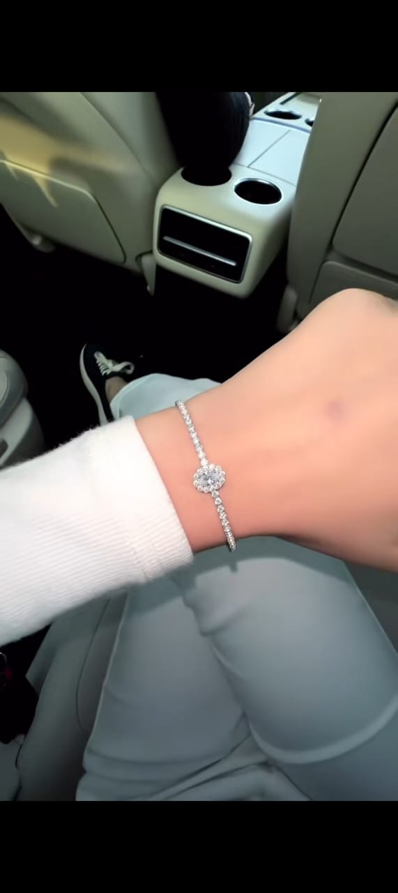 Sparkle Heart Link Bracelet - Signature Edition 💖