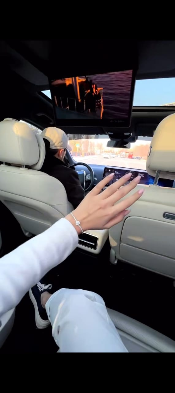 Sparkle Heart Link Bracelet - Signature Edition 💖