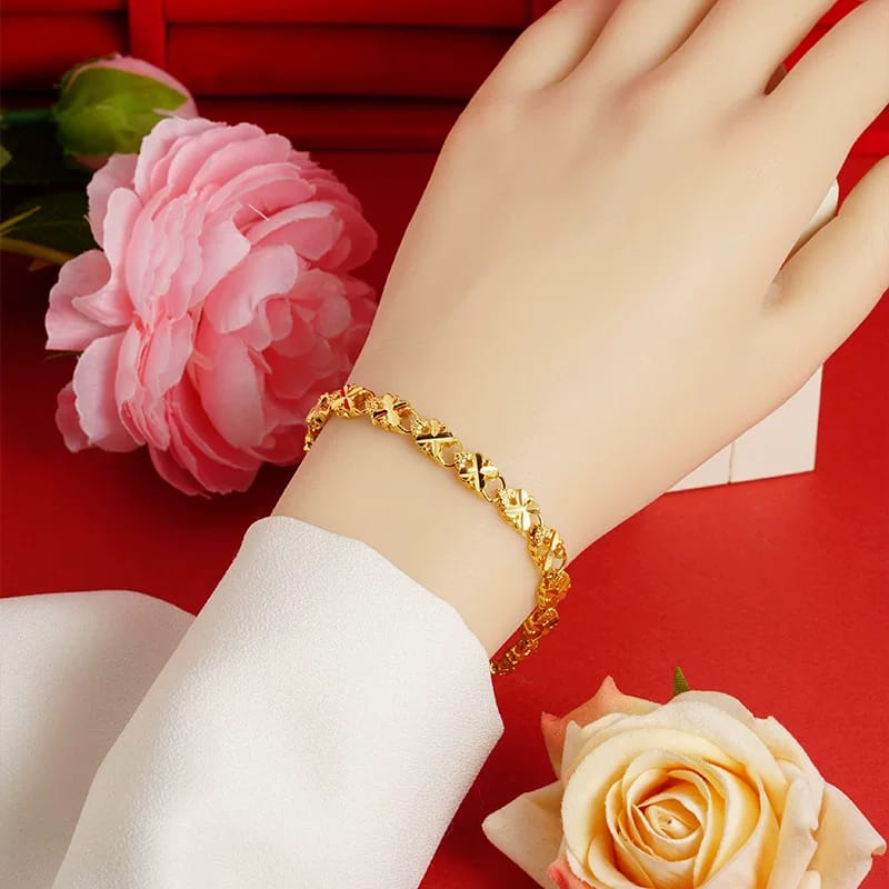 bracelet Shimmering Lucky Clover Heart Bracelet -  Luxury Charm